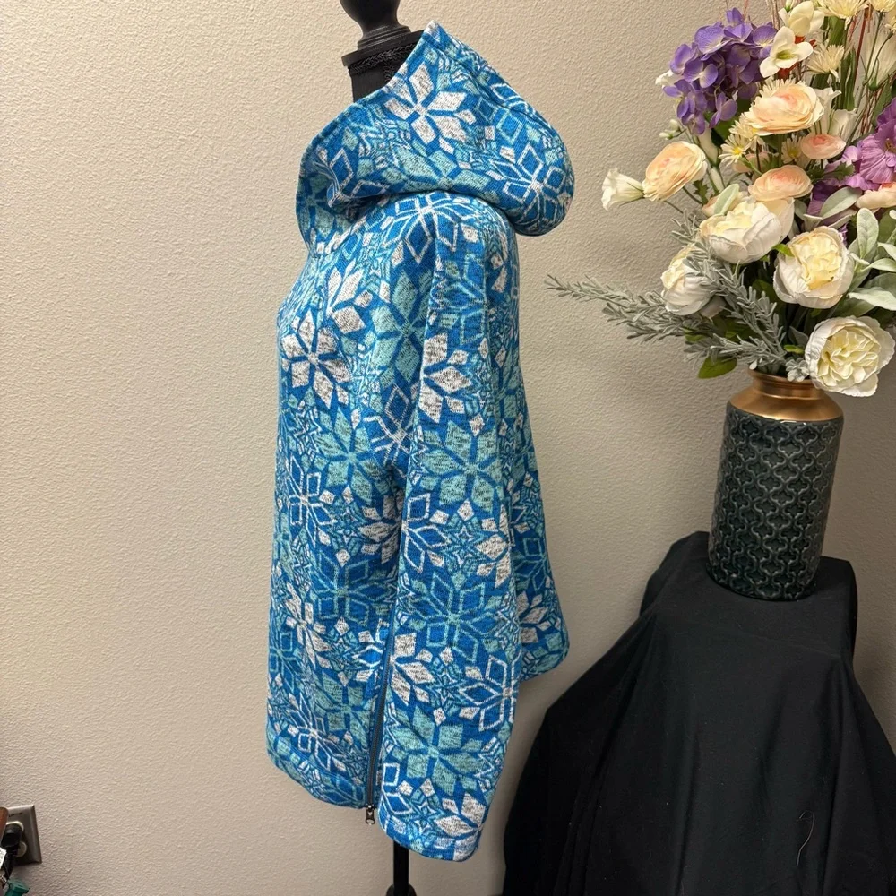 Talbots XL Blue Fleece Hoodie Pullover Snowflake Print Winter Cozy Warm Top - Picture 2 of 8